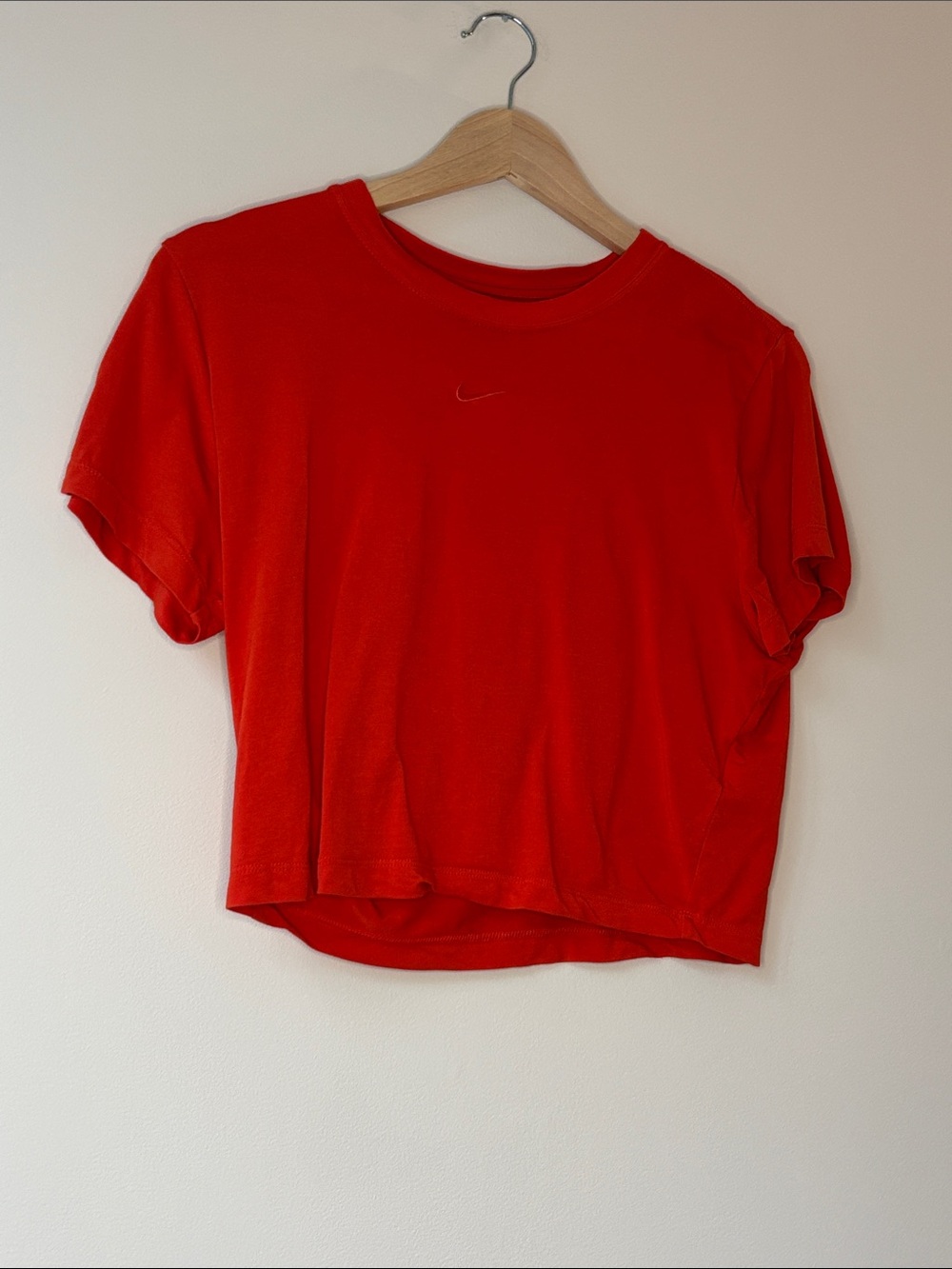 Nike Women's Red Cropped Tee (I'm small) fits perfect - Picture 3 of 4